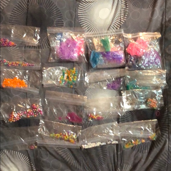 Bandaloom used set with new bands and beads - Picture 5 of 7